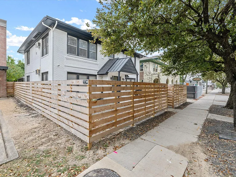 1119 Waugh Dr #4 — Photo 5