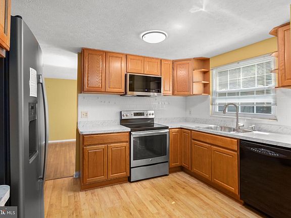 3rd image of 23 Willow Branch Pl