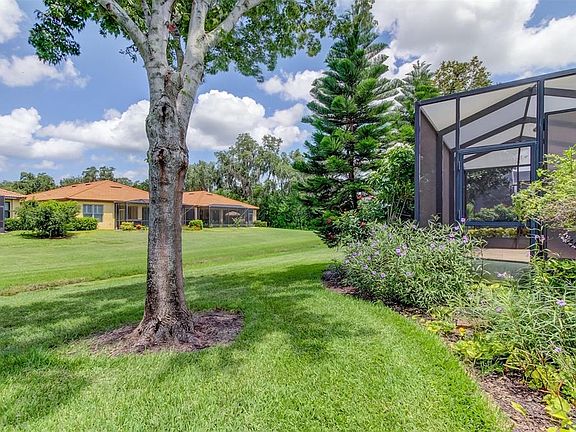 3rd image of 309 Silver Falls Dr