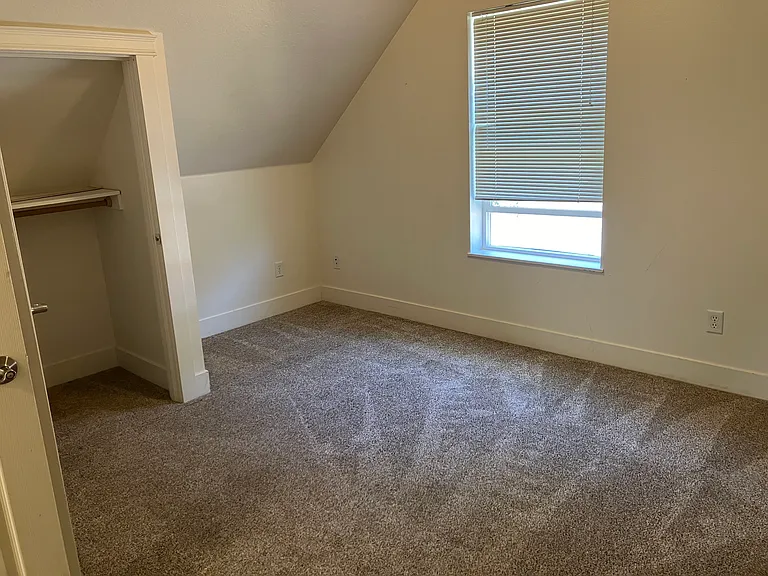 1515 Riverview St — Photo 8