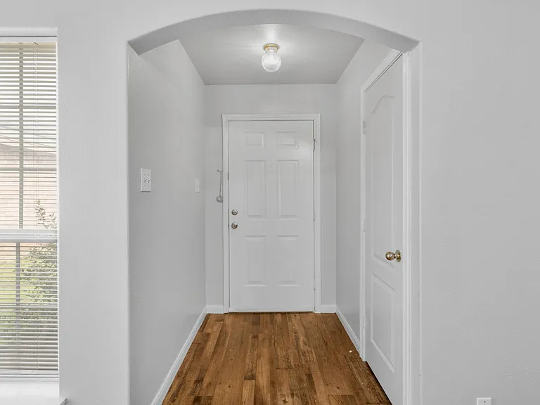 9212 Coral Ln — Photo 3