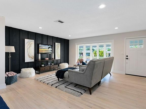 3rd image of 2012 Woodcrest Dr