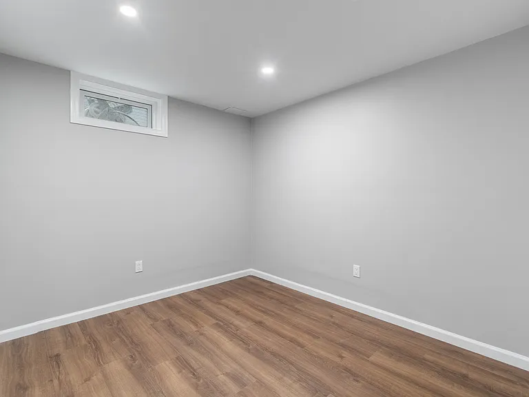 64 Brewster Dr — Photo 32