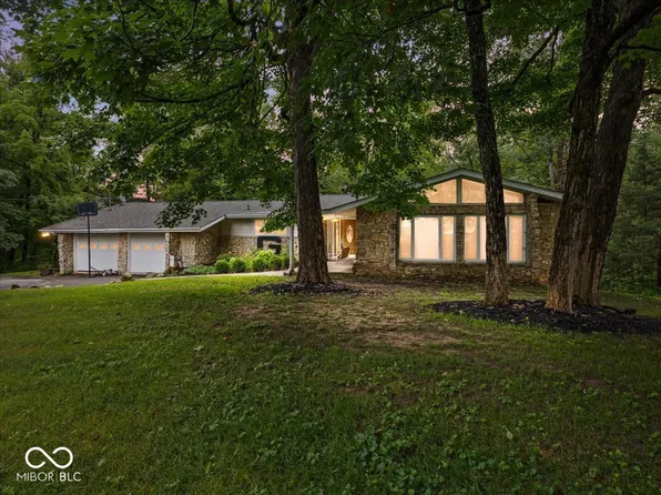 19523 E Lake Site Dr, Hope, IN 47246