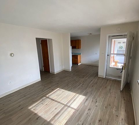 3rd image of 319-325 Ryburn Ave #319