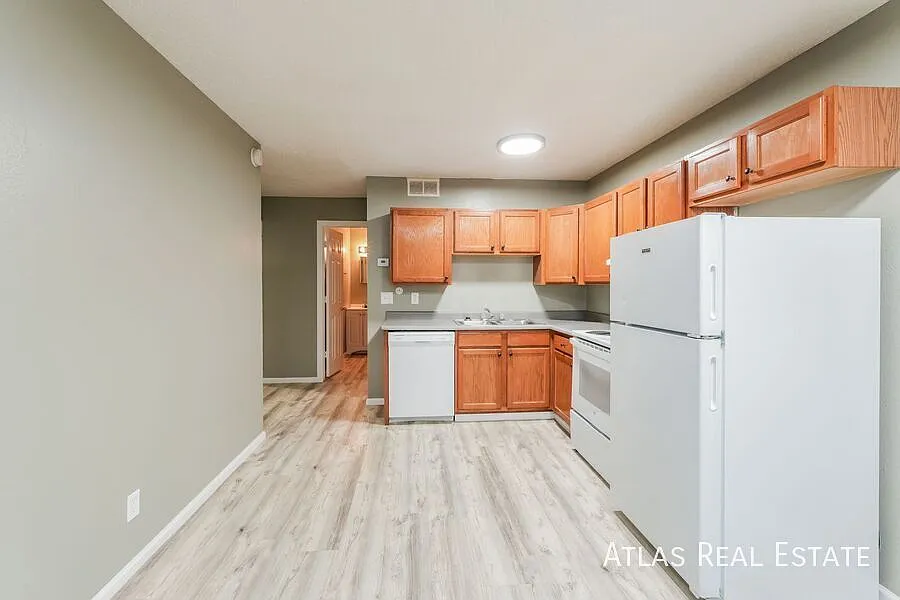 2610/2614 E Fountain Boulevard — Photo 2