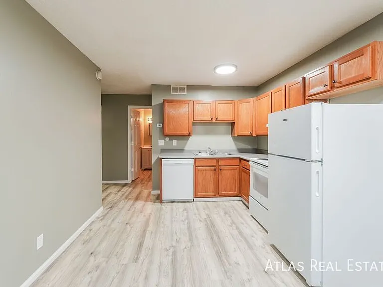 2610/2614 E Fountain Boulevard — Photo 2