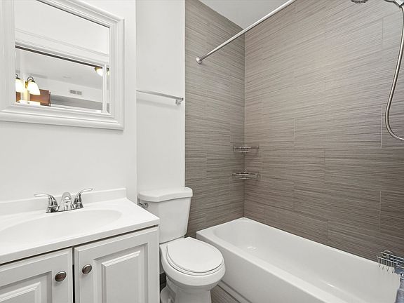 5th image of 3048-50 N Milwaukee Ave #3048-2R