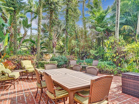 5th image of 325 Coral Way
