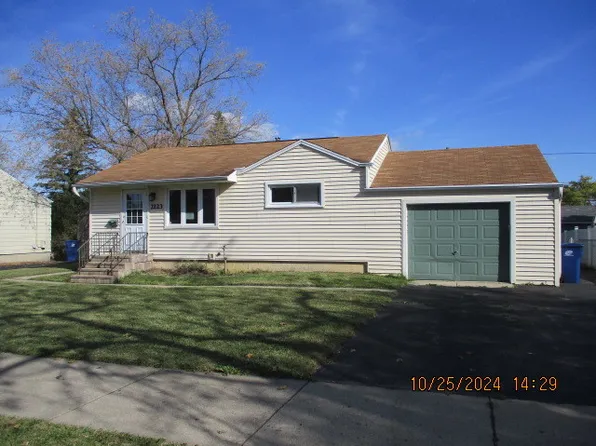 2123 N McAree Rd, Waukegan, IL 60087