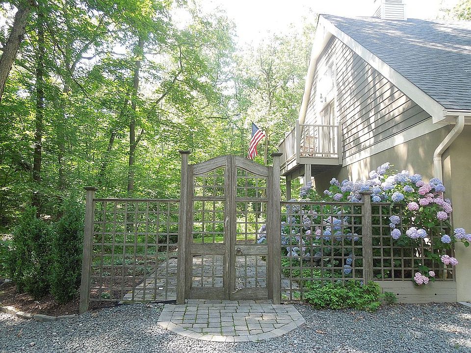 Entrance Walk-Way Gate