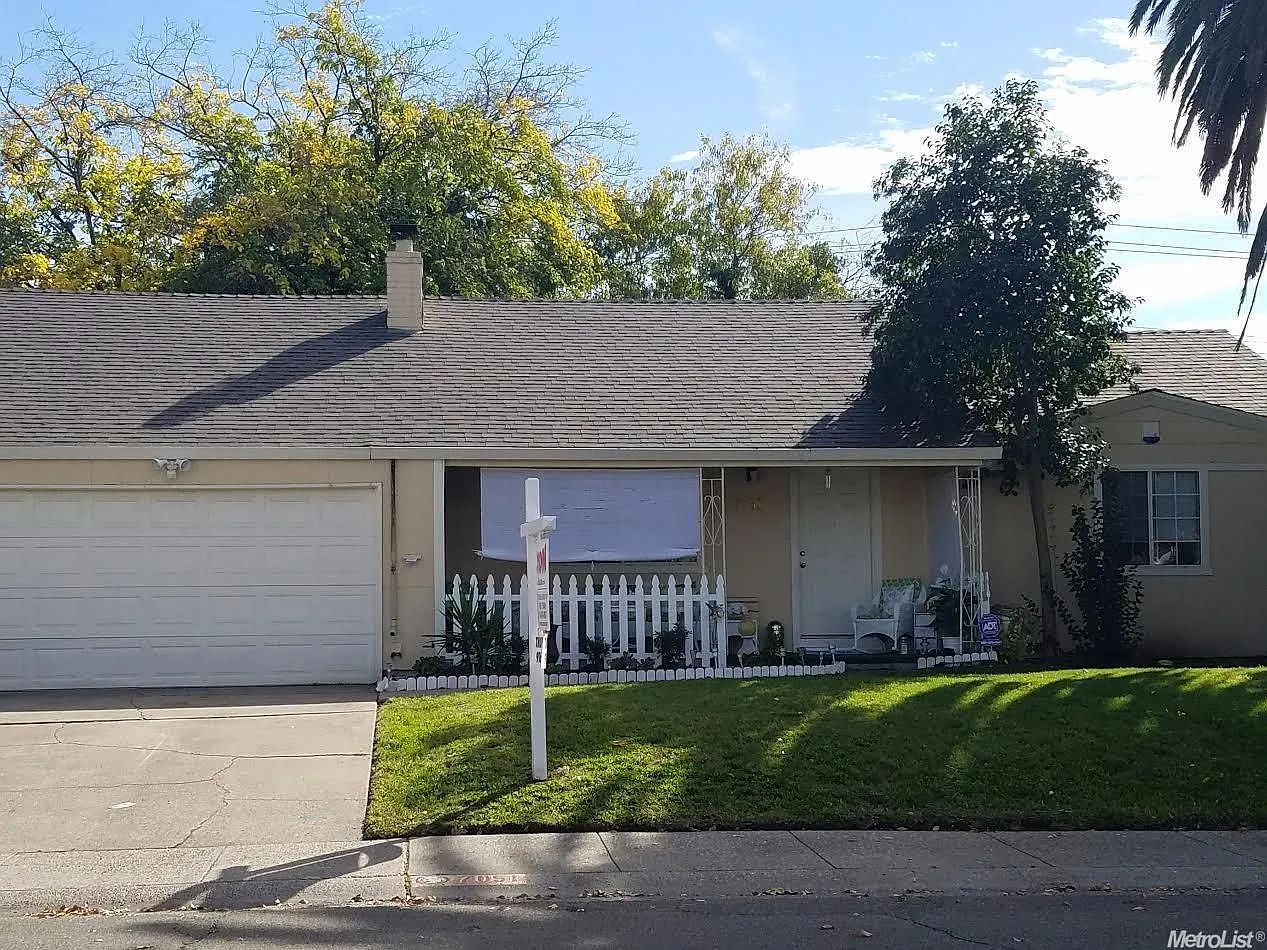 7051 Demaret Dr photo 1
