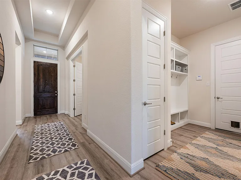 725 Millcreek Ln — Photo 29