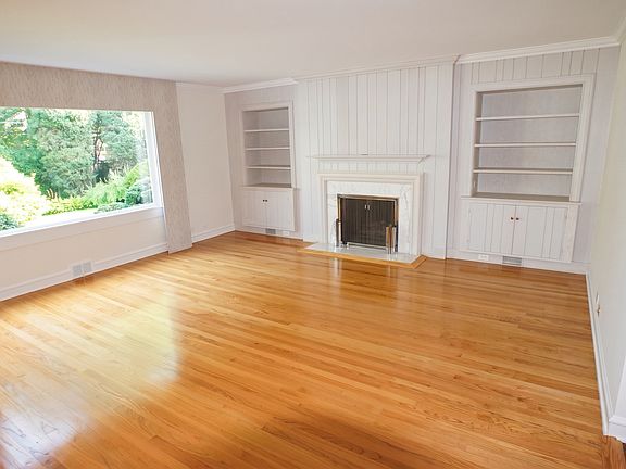 3rd image of 460 Highcrest Dr