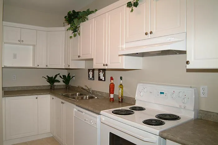 284 Wonderland Rd S — Photo 7