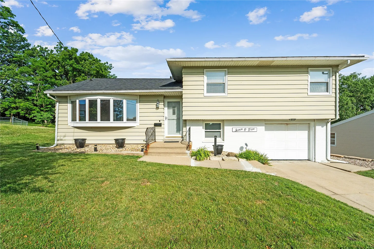 705 Grant Wood Dr SE photo 1