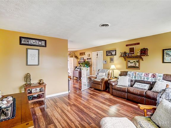 5th image of 1134 Massachusetts Dr