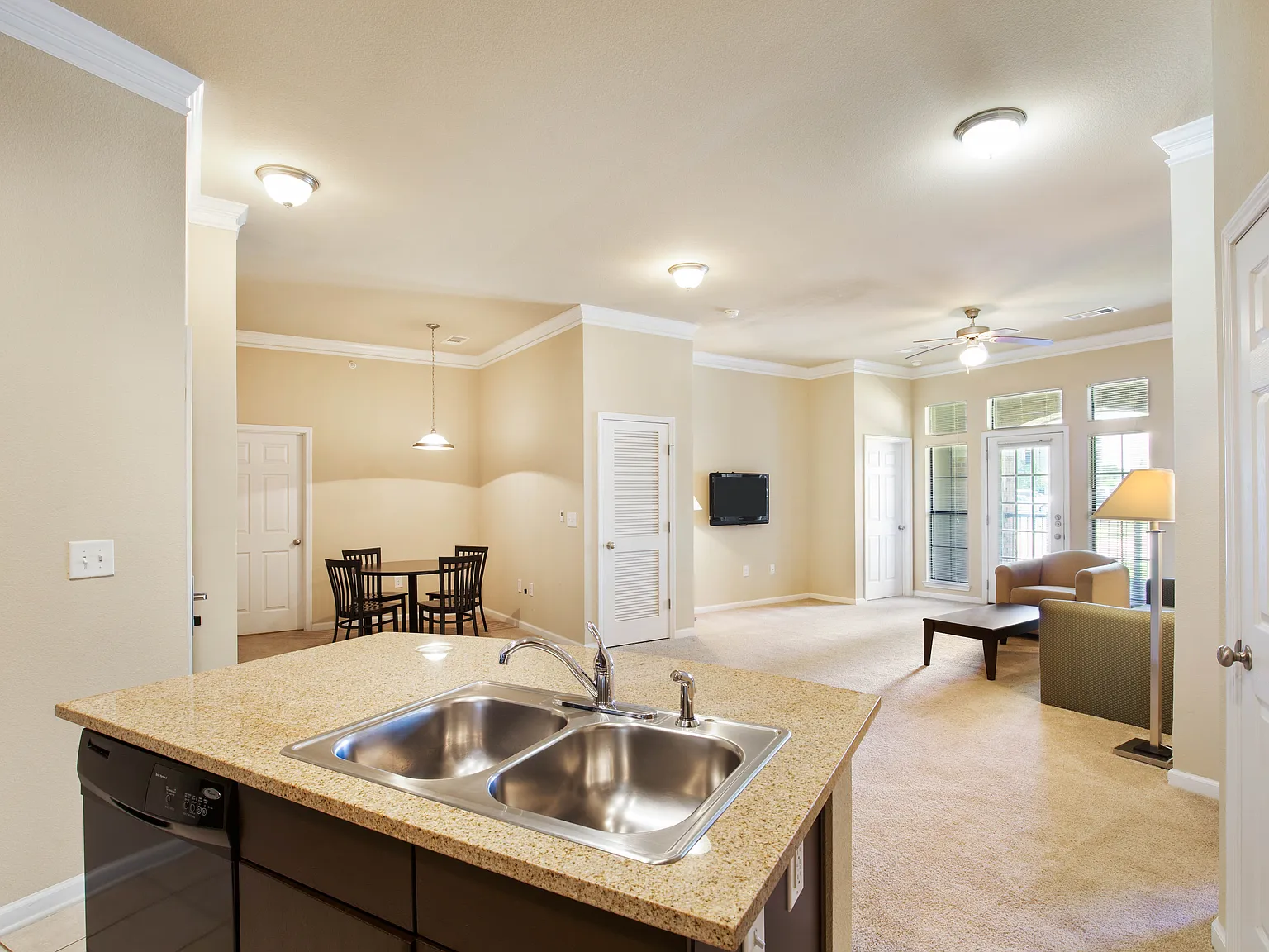 Riverwalk Apartments — Photo 4