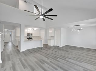 707 W Milton Dr, Arlington, TX 76001