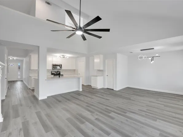 707 W Milton Dr, Arlington, TX 76001