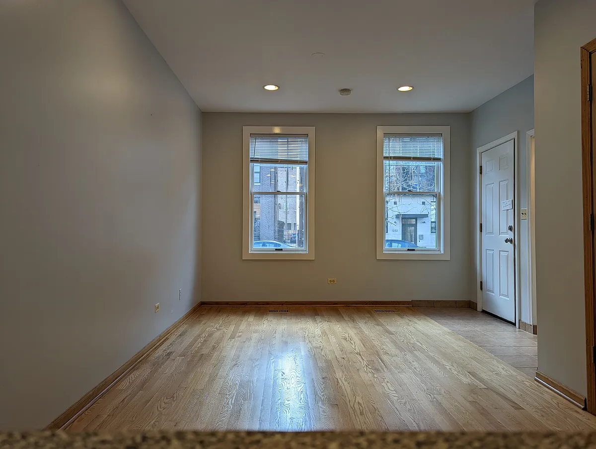 Building Photo - 1231 N Bosworth Ave #1F
