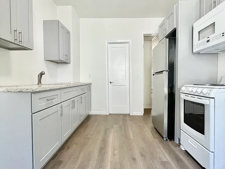 9 Reynolds Ave — Photo 4