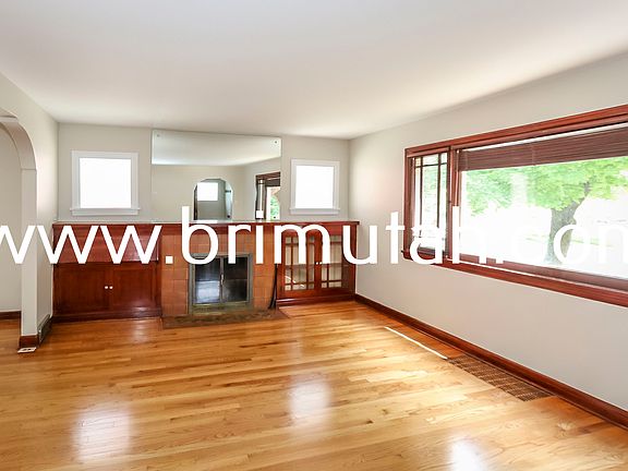 3rd image of 1383 E Emerson Ave