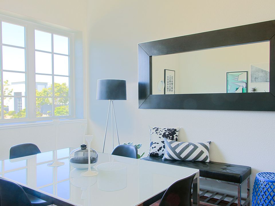 Dining Room - Huge windows