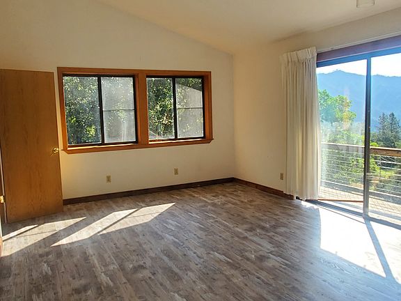 Master suite has it's own deck access, his & hers closets, and private full bathroom.