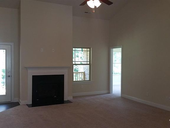 4th image of 204 Windy Creek Dr