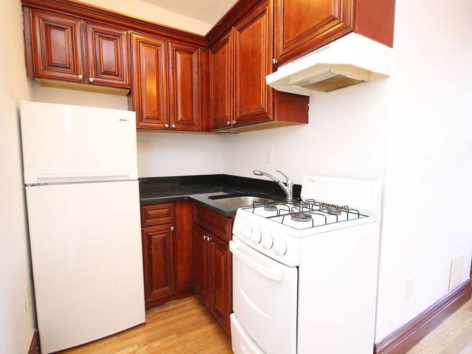 2nd image of 208 E 82nd St #36