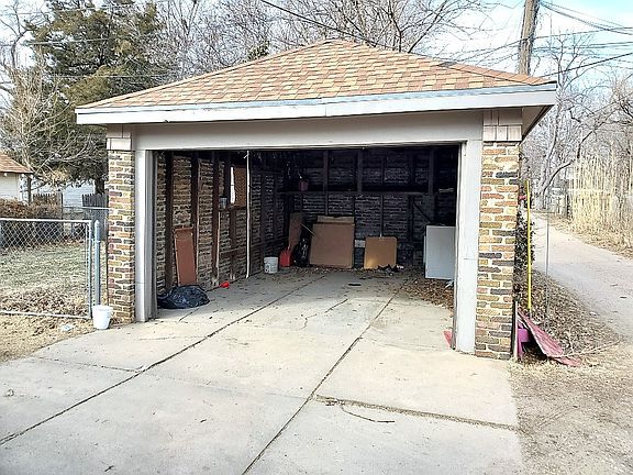 5th image of 418 W Crawford Ave