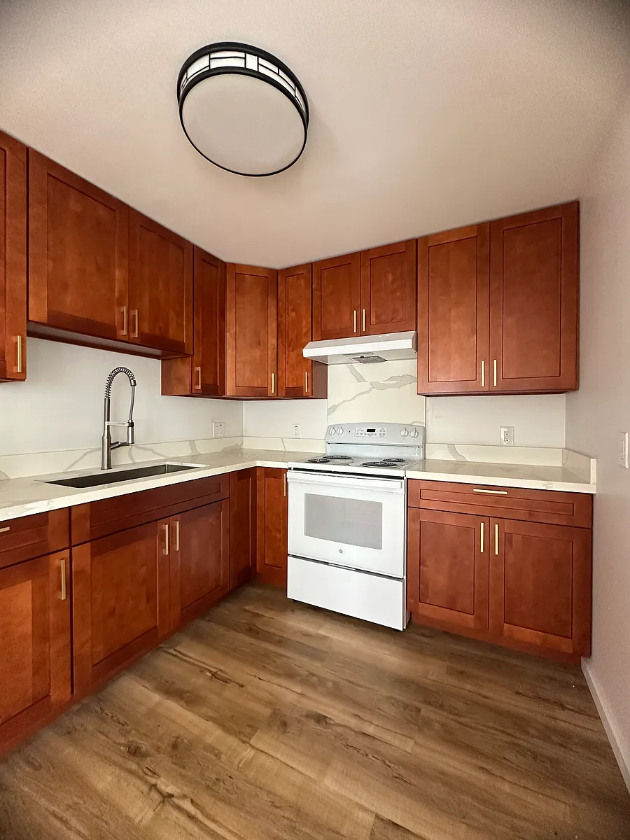 Building Photo - 1024 Hele St