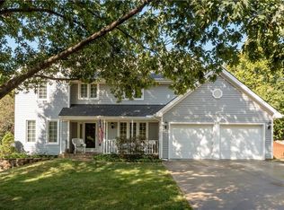 608 S Bittersweet Ln, Lansing, KS 66043