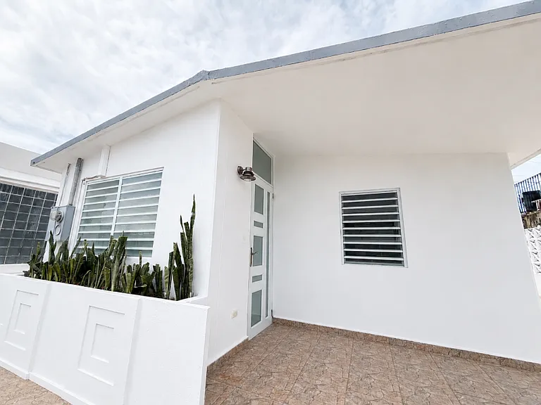 76 Calle Luna Urb — Photo 2