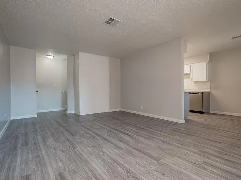 7100 Natalie Ave NE — Photo 10