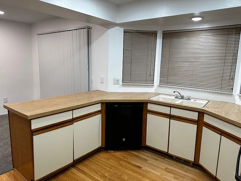 7356 Hedgerow Ct — Photo 6