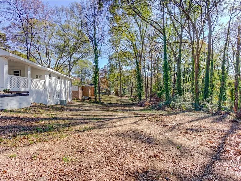 154 Huston Dr — Photo 3