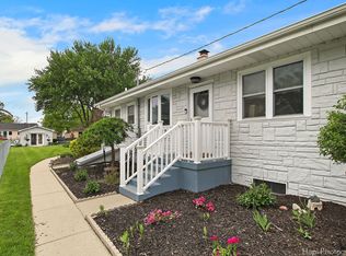 18 Lakeside Ln, Fox Lake, IL