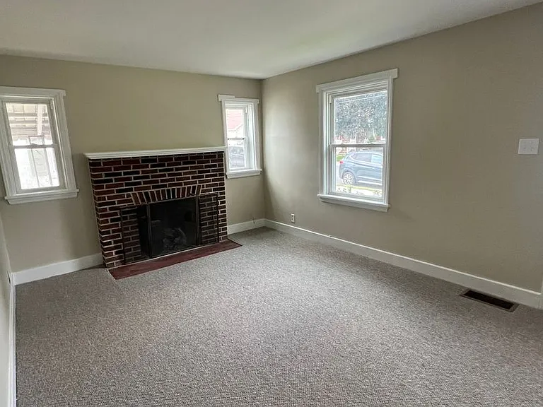 262 McKnight St — Photo 3