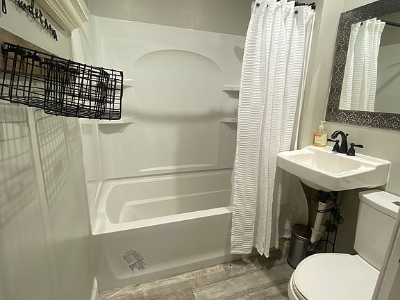 4th image of 1018 E Turmont St