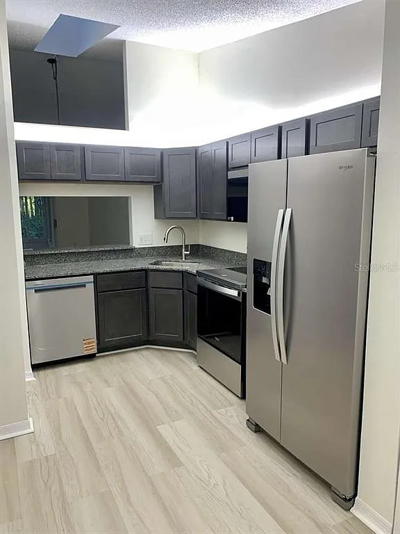 2 bed, 2.0 bath, 1189 sqft, $1,800 — Photo 2
