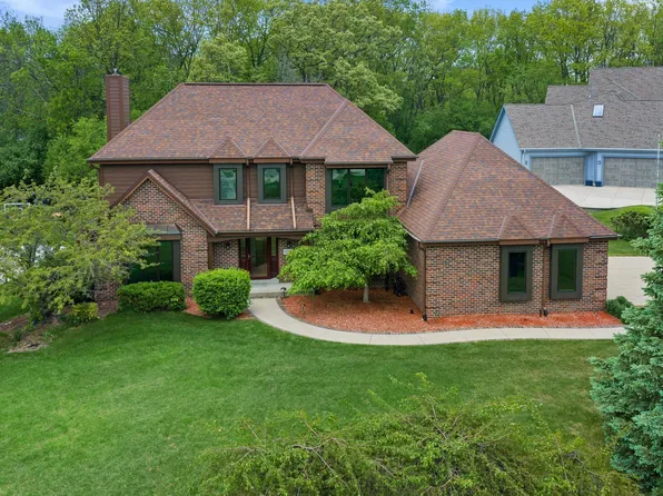 4385 S Sommerset Dr, New Berlin, WI 53151