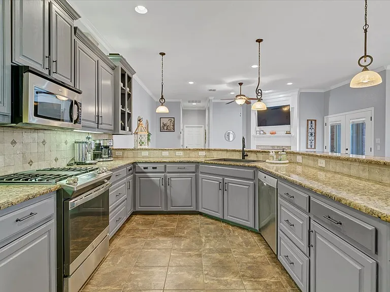 3300 Fountain Way — Photo 38