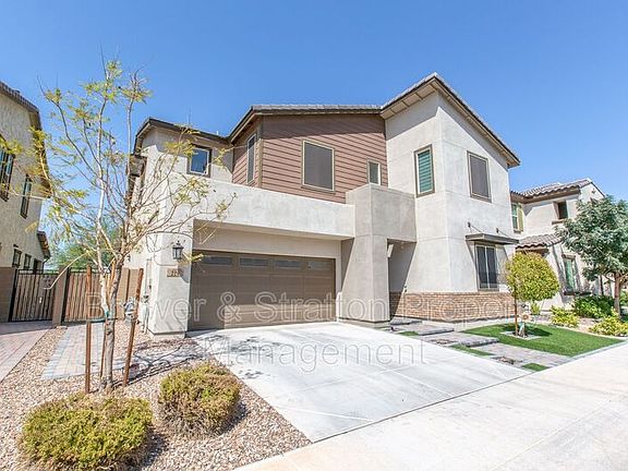 3rd image of 220 E Wisteria Dr