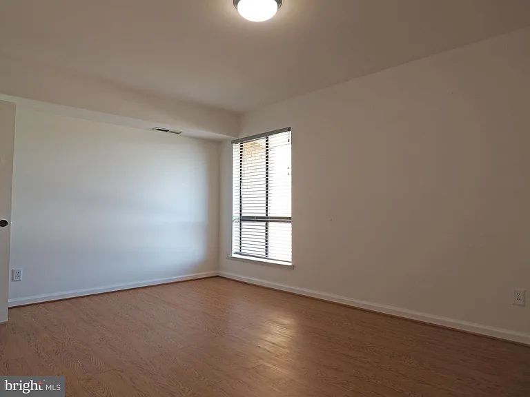 10 Monroe St #302 — Photo 10