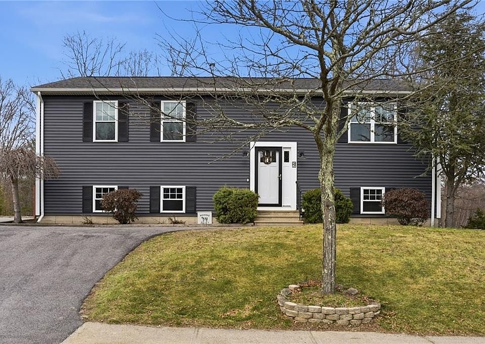 1st image of 27 Remington Farm Dr