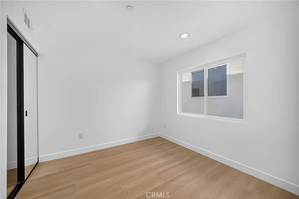 3 bed, 1100 sqft, $3,700 — Photo 3