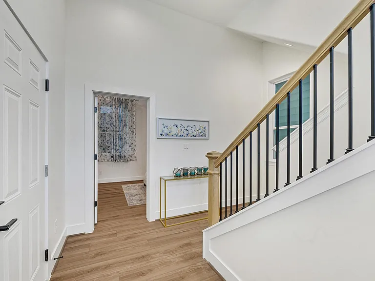 2116 Hadley St — Photo 4