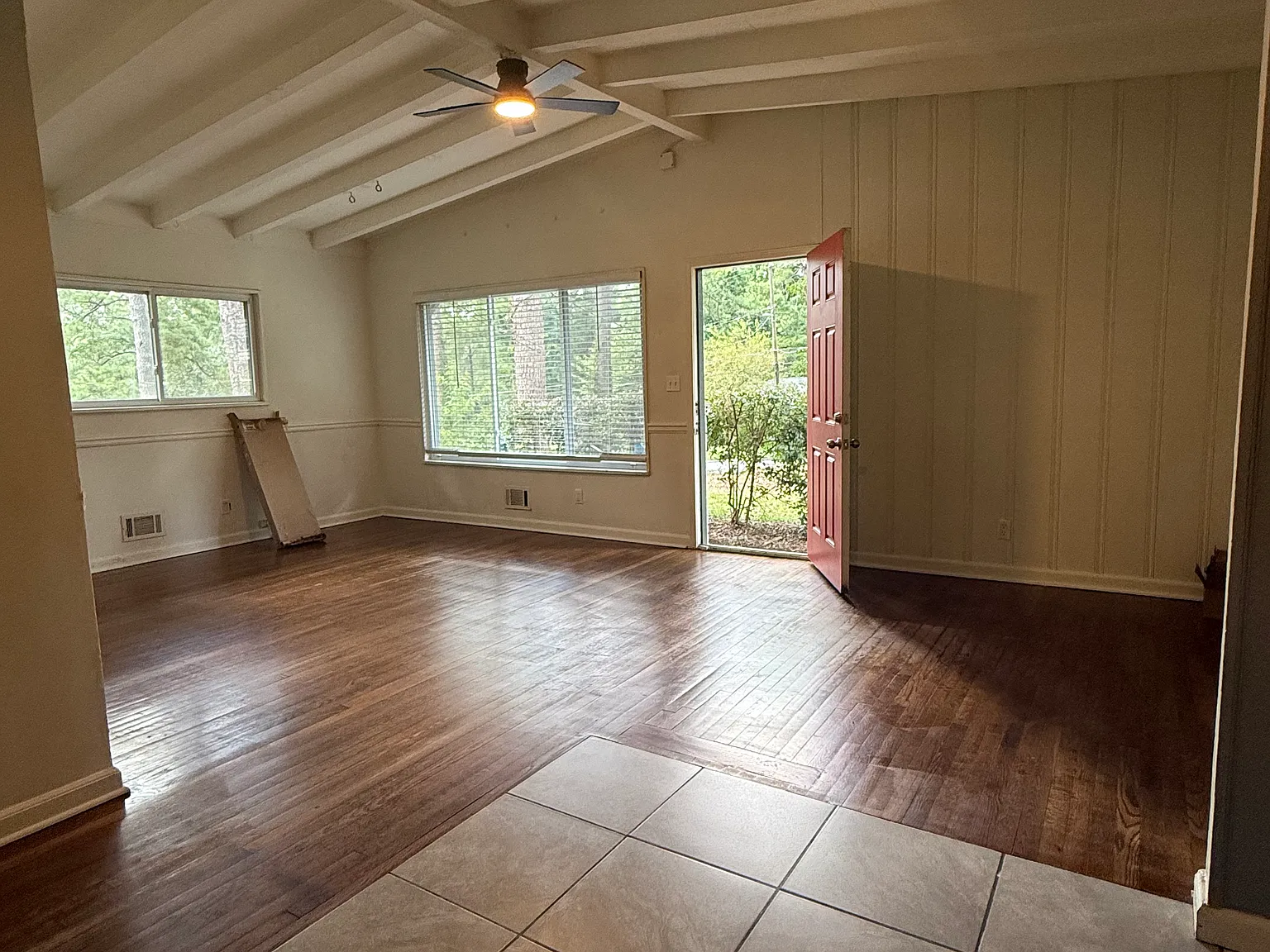 3 bed, 1100 sqft, $1,700 — Photo 4